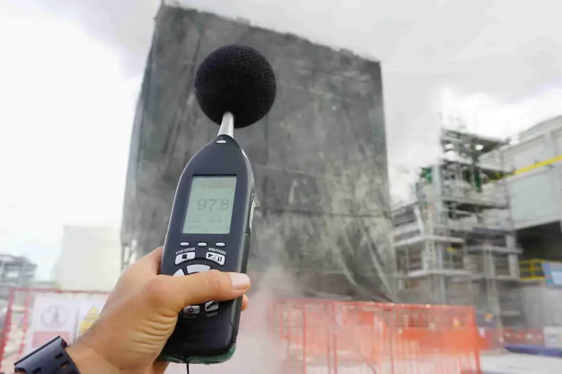 Measuring noise levels with a sound level meter