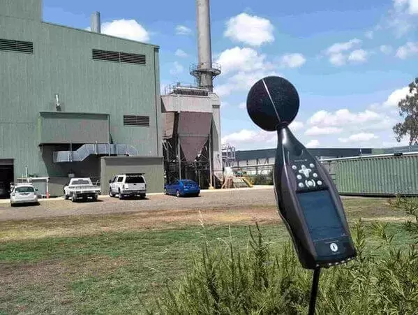 Measuring noise with a sound level meter